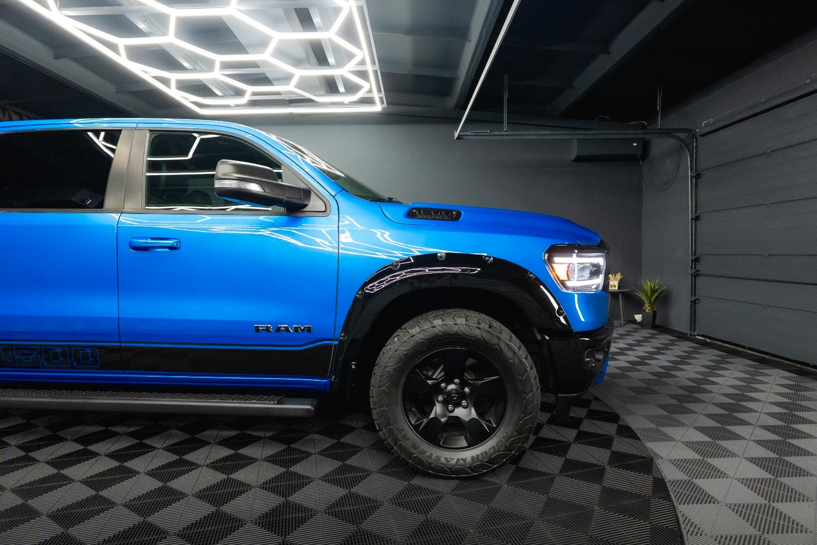Fahrzeugabbildung Dodge RAM 5.7 V8 HEMI 4x4 OFFROAD Night-Paket *LED*