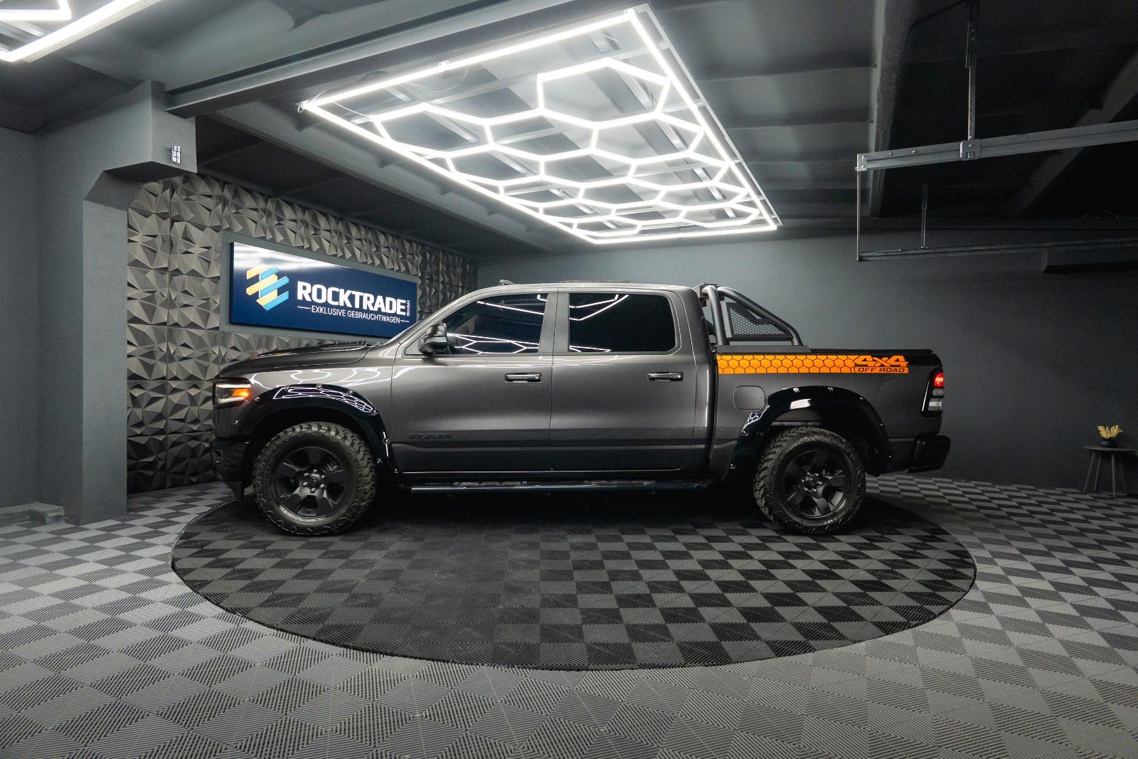 Fahrzeugabbildung Dodge RAM 5.7 V8 HEMI 4x4 OFFROAD Night Limited 19%