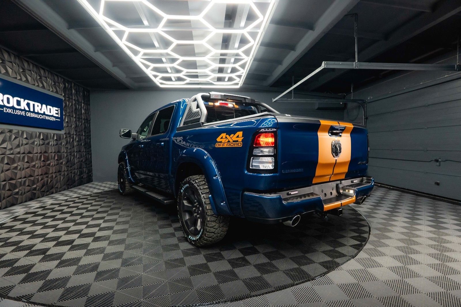 Fahrzeugabbildung Dodge RAM 5.7 V8 HEMI 4x4 OFFROAD Night-Paket *LED*19%