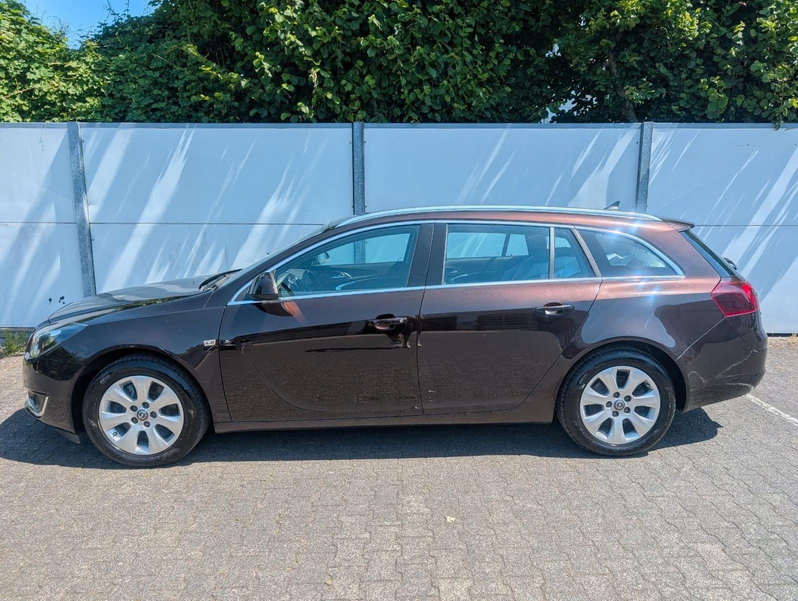 OPEL INSIGNIA SPORTS TOURER 2.0 TURBO 250ch INNOVATION 4X4 BVA Pack sport Attelage Historique présent - 2EME MAIN