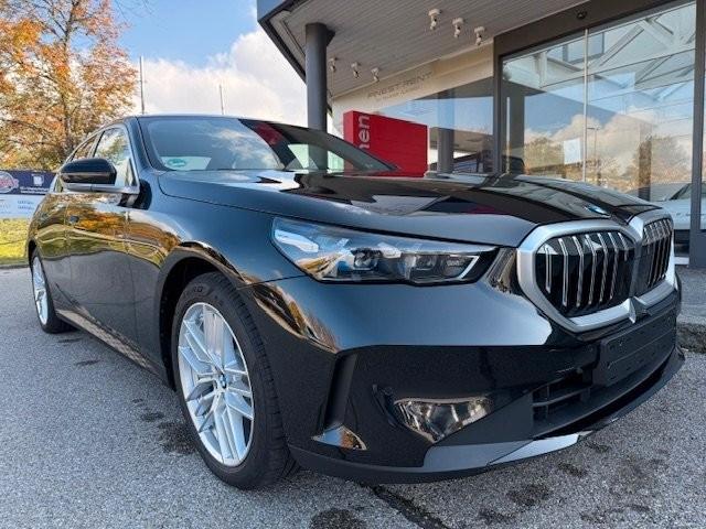 BMW 520d xDrive Limo/Black-White/Pano/H&K/Keyless