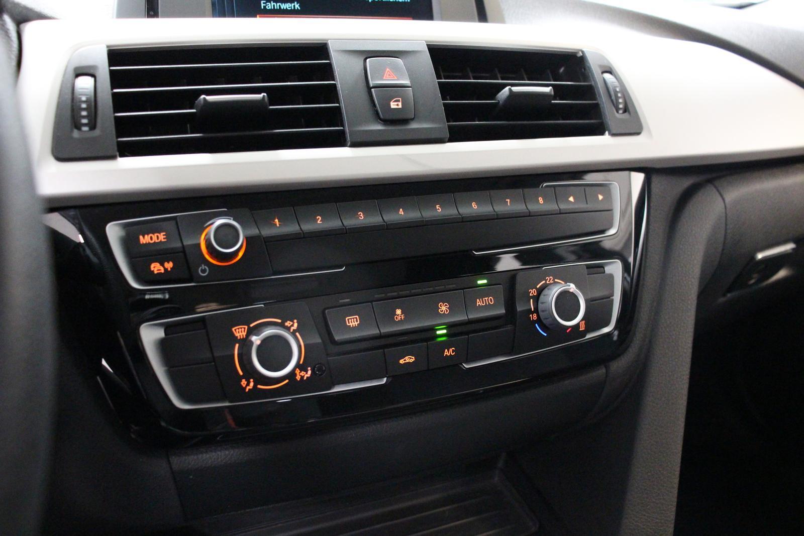 BMW 318i Touring Autom. *LED/KLIMA/EL.HECKKLAPP/PDC*