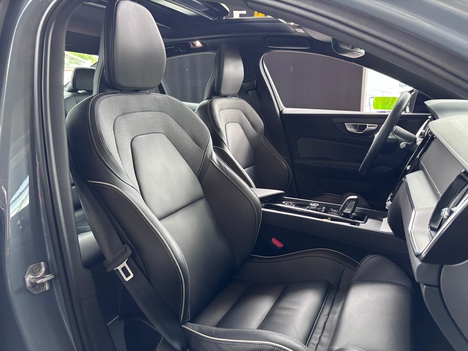 Fahrzeugabbildung Volvo S60 Lim. R Design PANO LED NAVI ALU