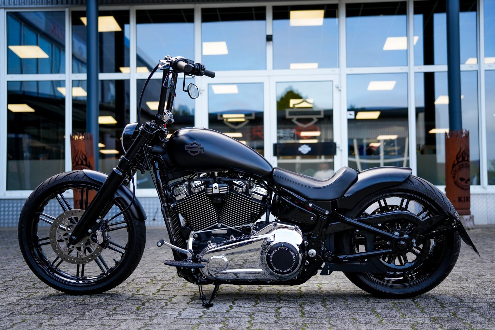 Fahrzeugabbildung Harley-Davidson FXBRS Softail Breakout 114 cui - JEKILL&HYDE -