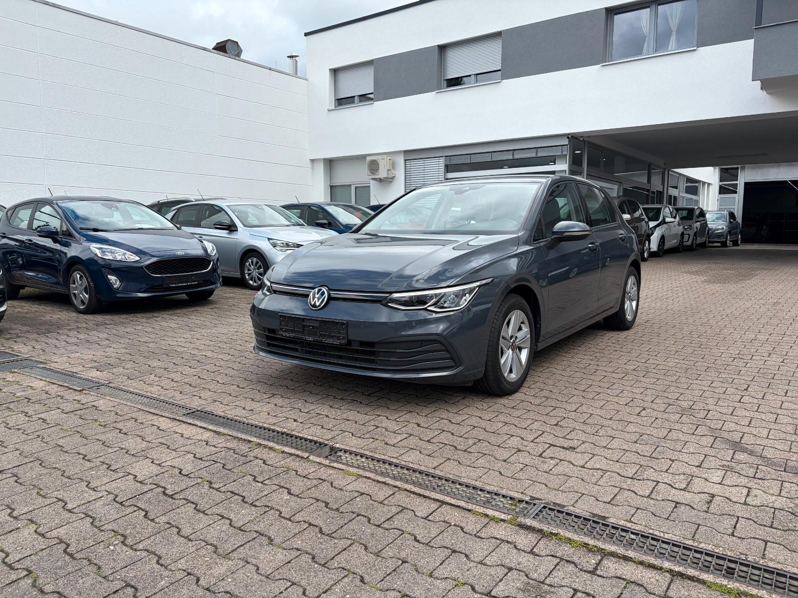 Volkswagen Golf VIII Lim. Life*KAMERA*NAVI*LED*1.HAND*