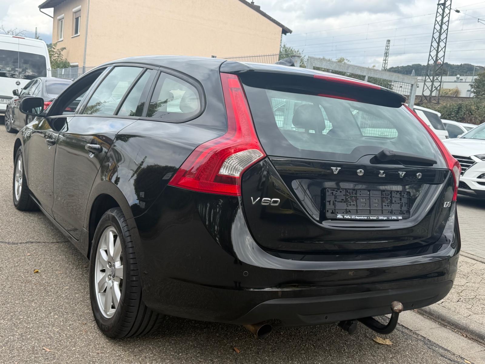 Volvo V60 2011 — салон