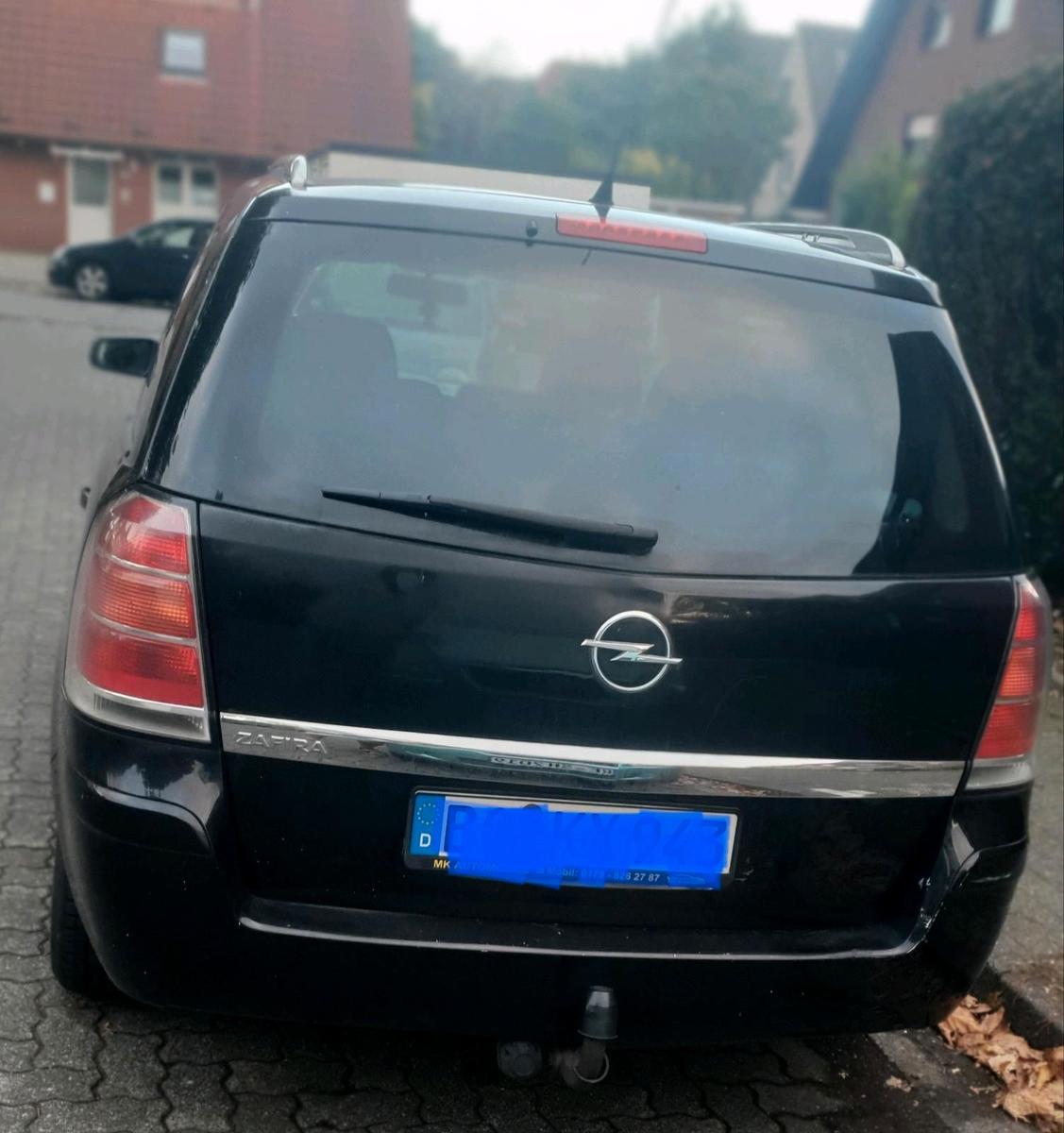Opel Astra 2006 — rear view