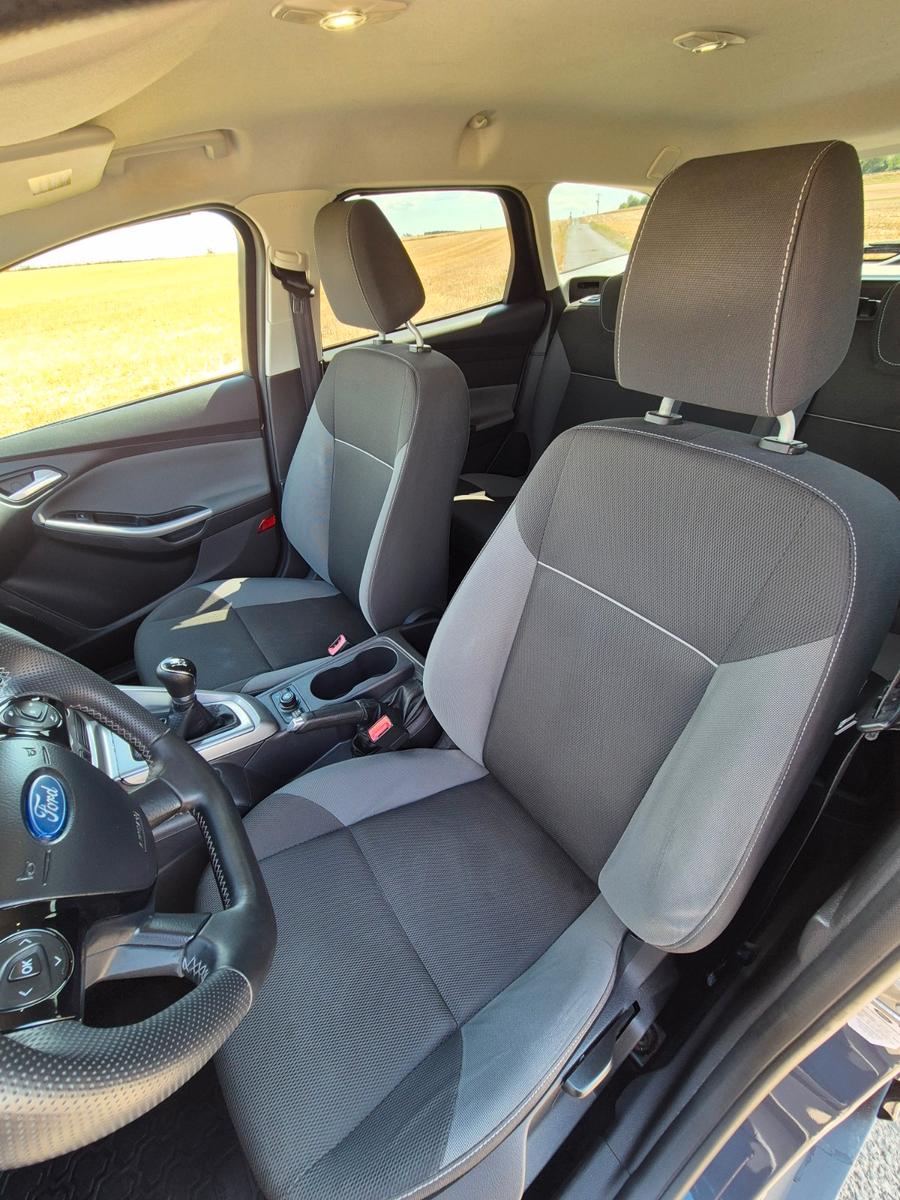 Ford Focus 2011 — photo 7