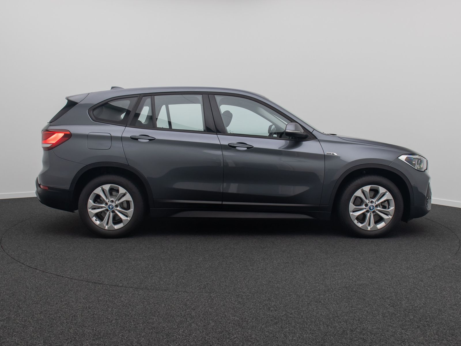 Fahrzeugabbildung BMW X1 xD25e ParkAssist DAB GeschwindigReg Navi LED