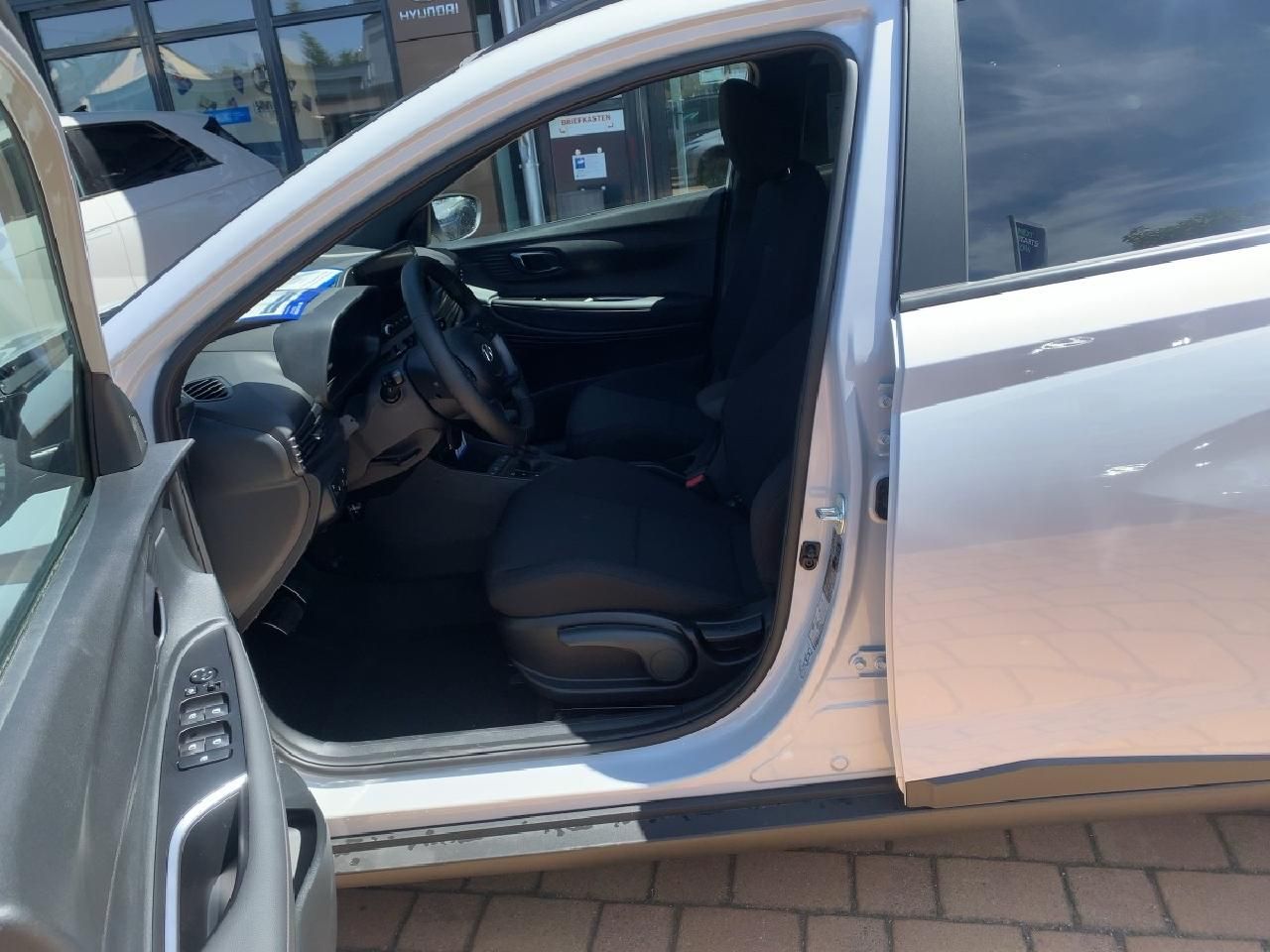 Fahrzeugabbildung Hyundai BAYON Blackline 2WD bis 30.07. FAST START*