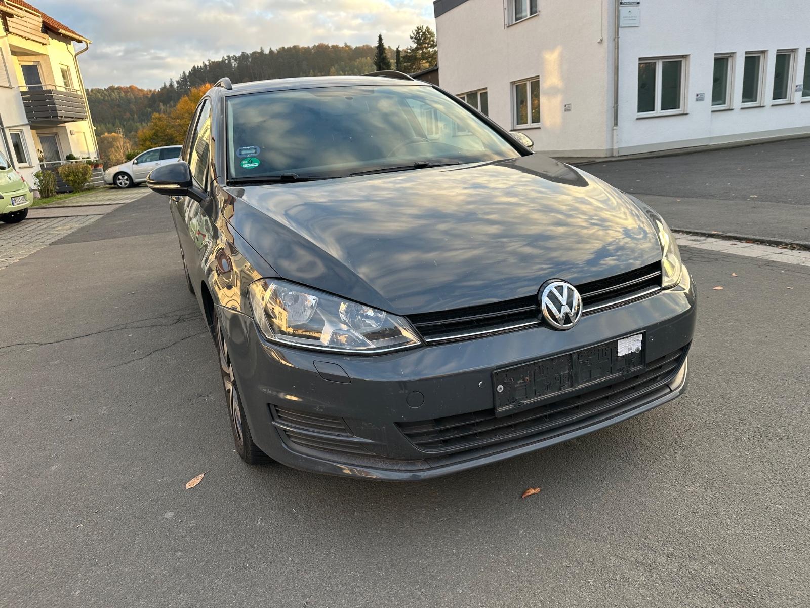 Volkswagen Golf 2015 — rear view