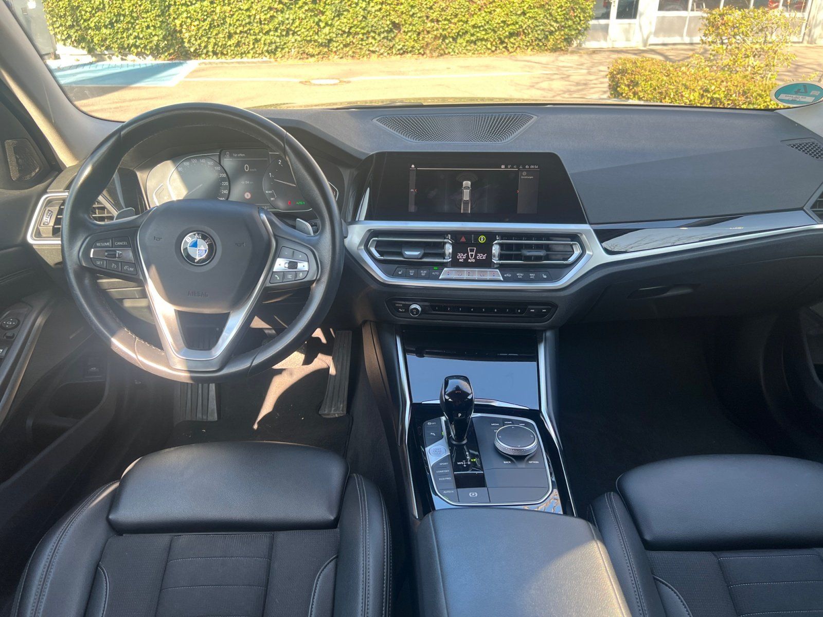 Fahrzeugabbildung BMW 320d xDrive Touring AUT+Akustikglas+DynLicht+LM