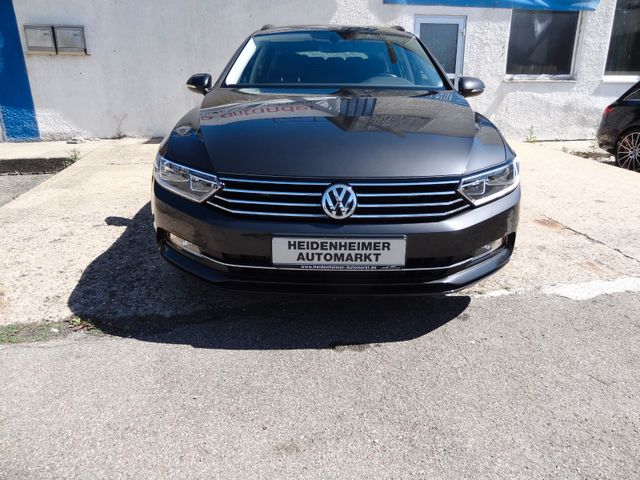 Fahrzeugabbildung Volkswagen Passat Variant Comfort/1.Hd/SitzH/AHK/59TKM/150P