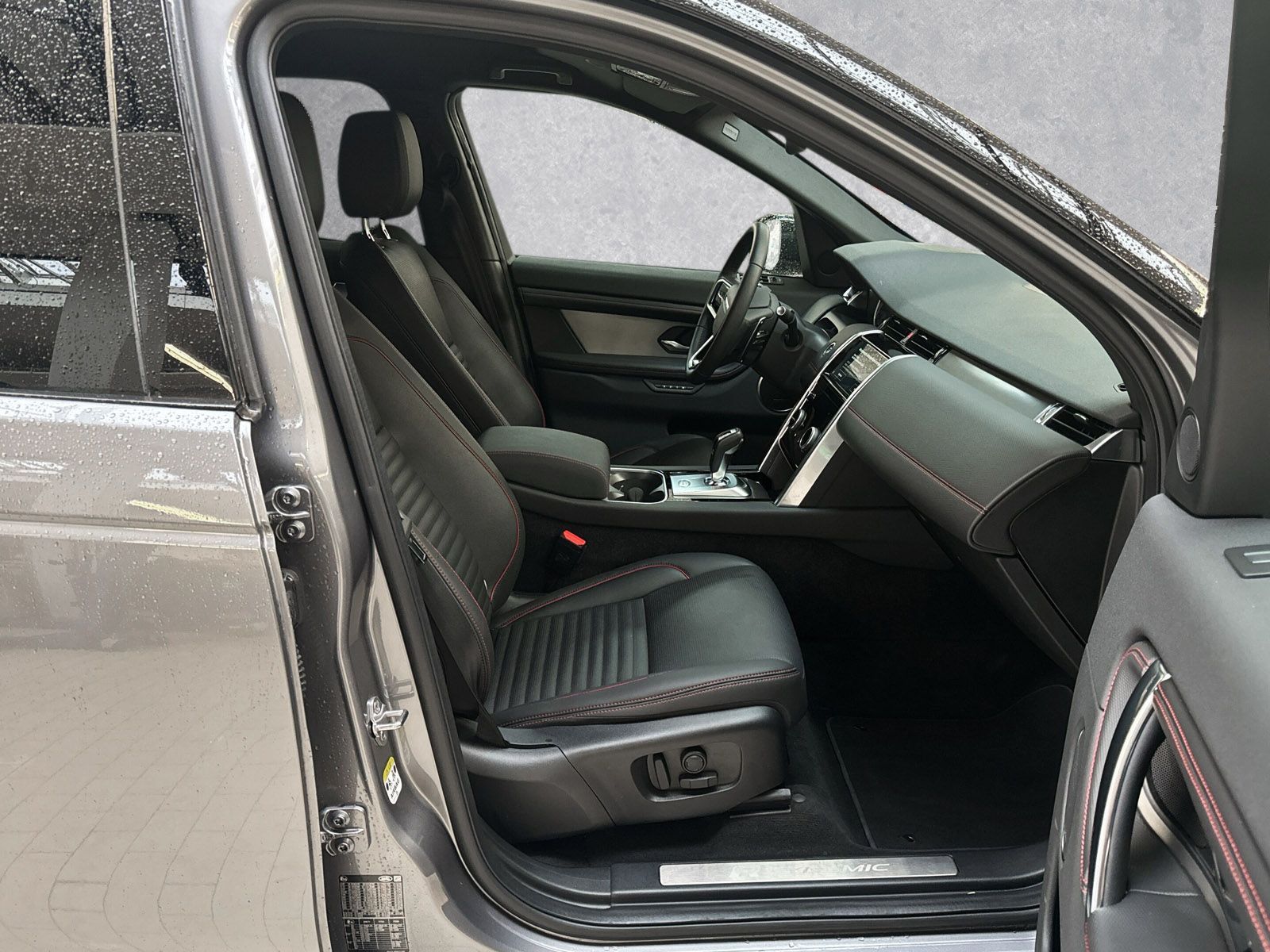 Land Rover Discovery Sport P300e R-Dynamic SE AWD Pano 20" imagem 3