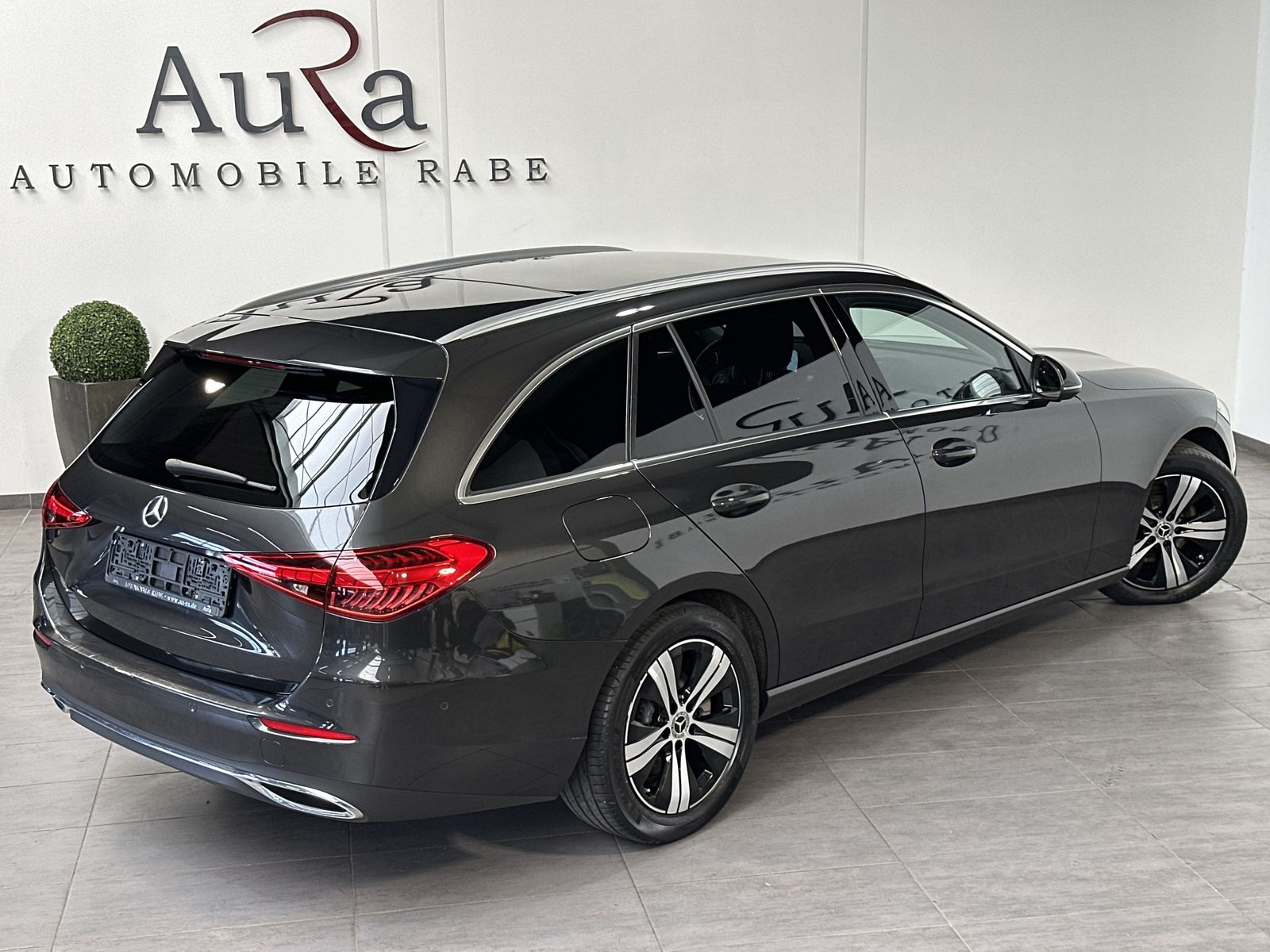 Fahrzeugabbildung Mercedes-Benz C 200d T Avantgarde NAV+LED+AHK+VCOCK+CARPLAY+PP