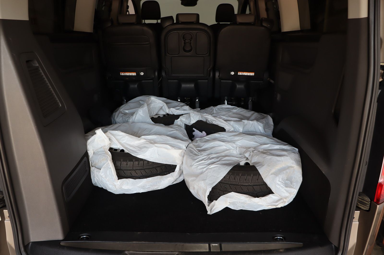 Fahrzeugabbildung Ford Tourneo Custom 2.0 L2 Lang Titanium Black Series