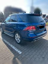 Mercedes-Benz GLE 400 4MATIC -  brilliantblau metallic, 1. Han - gebrauchte Mercedes-Benz GLE 400 aus dem Jahr 2017