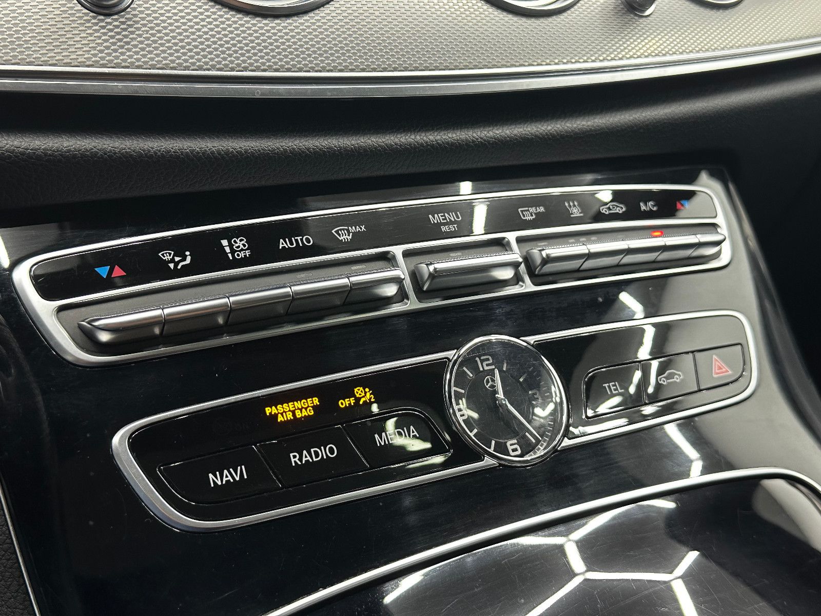 Fahrzeugabbildung Mercedes-Benz E 350d AMG-LINE/WIDESCREEN/360°KAM/PANO/E43 Opt.