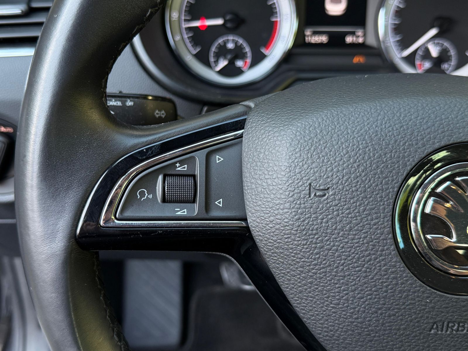 Fahrzeugabbildung SKODA Octavia 1.6 TDI Premium Edition LED+KAM+TEMP+SHZ