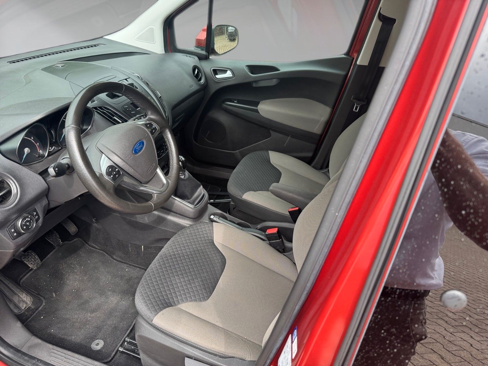 Ford Tourneo Courier Titanium – Bild 7