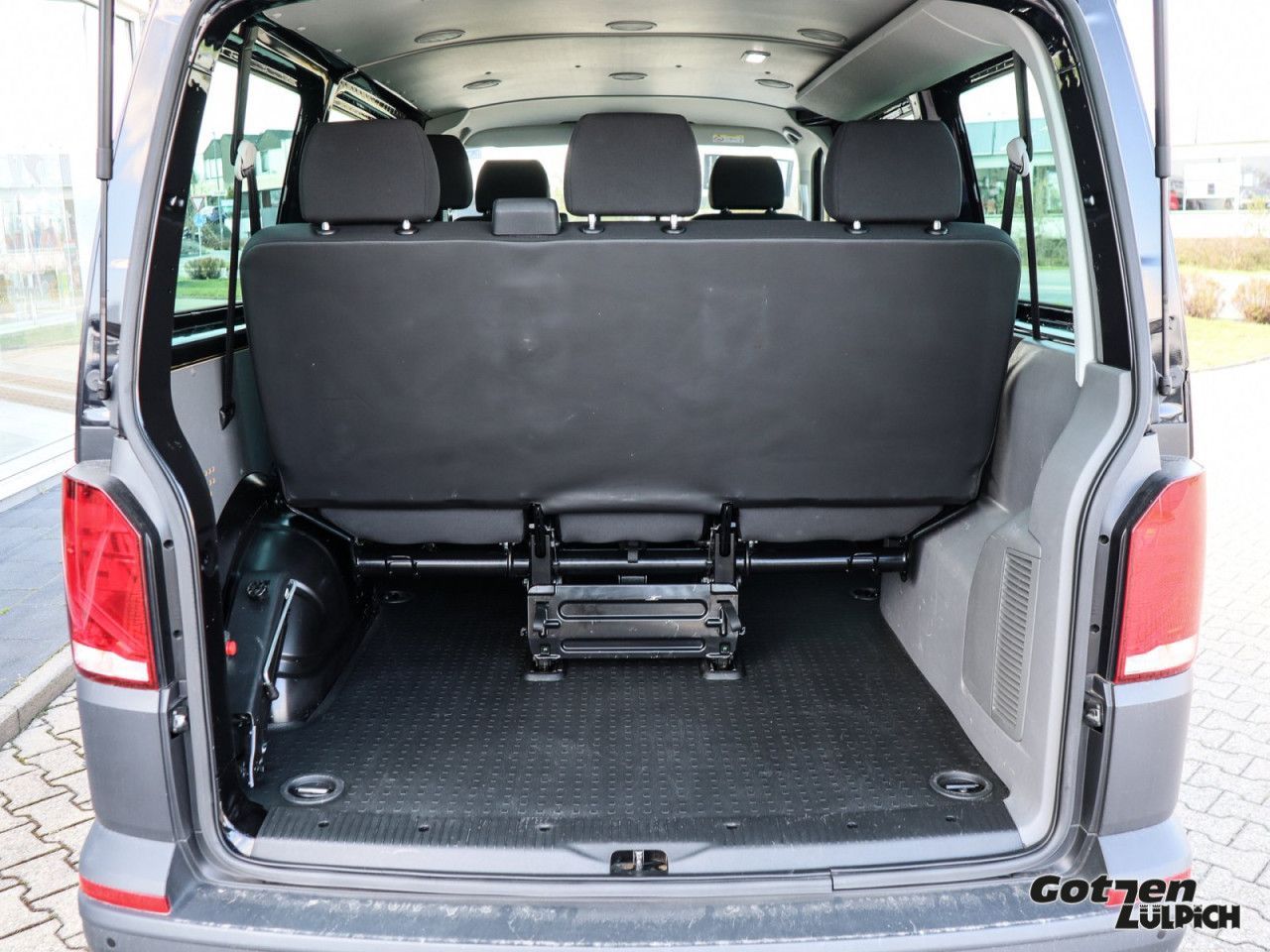 Fahrzeugabbildung Volkswagen Transporter Kombi 2.0 TDI Navi Klima PDC AHK