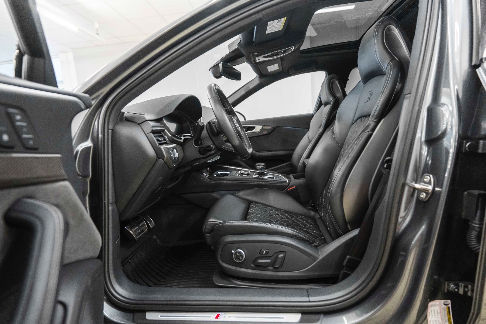 Fahrzeugabbildung Audi S4 3.0TFSI Quattro B&O KAM LED CARPLAY MASSAGE