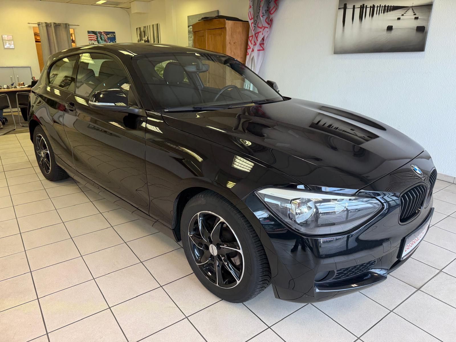 Fahrzeugabbildung BMW 116 i Limousine 3-trg. / SCHECKHEFT/ NUR 86.TKM