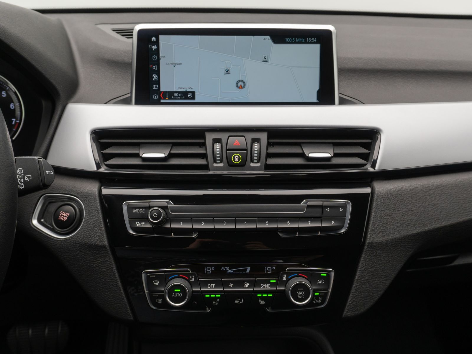 Fahrzeugabbildung BMW X1 xD25e DAB Navi ParkAssist Lordos Geschwindig