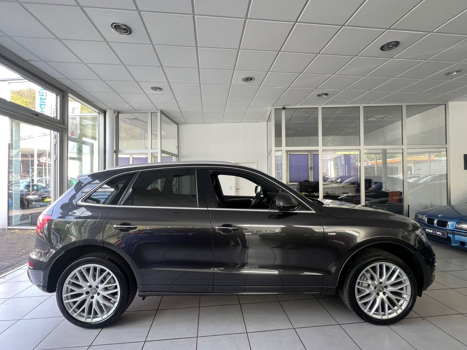 Fahrzeugabbildung Audi Q5 3.0 TDI  quattro S line Sport Plus