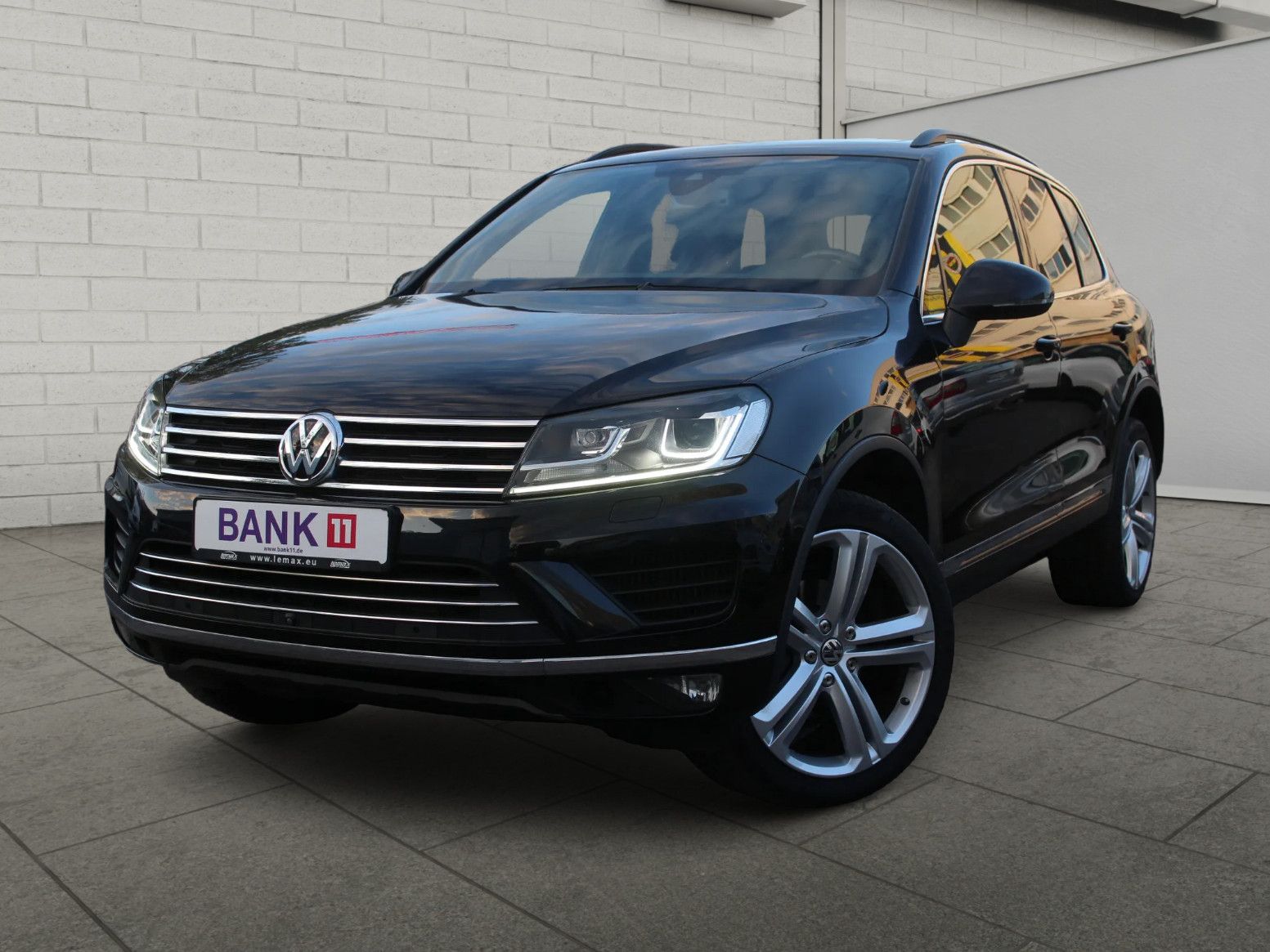Volkswagen Touareg - 1
