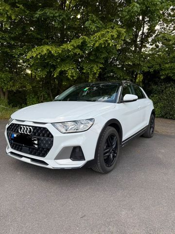 AUDI Audi A1 Citycarver - Gletscherweiss/Schwarz