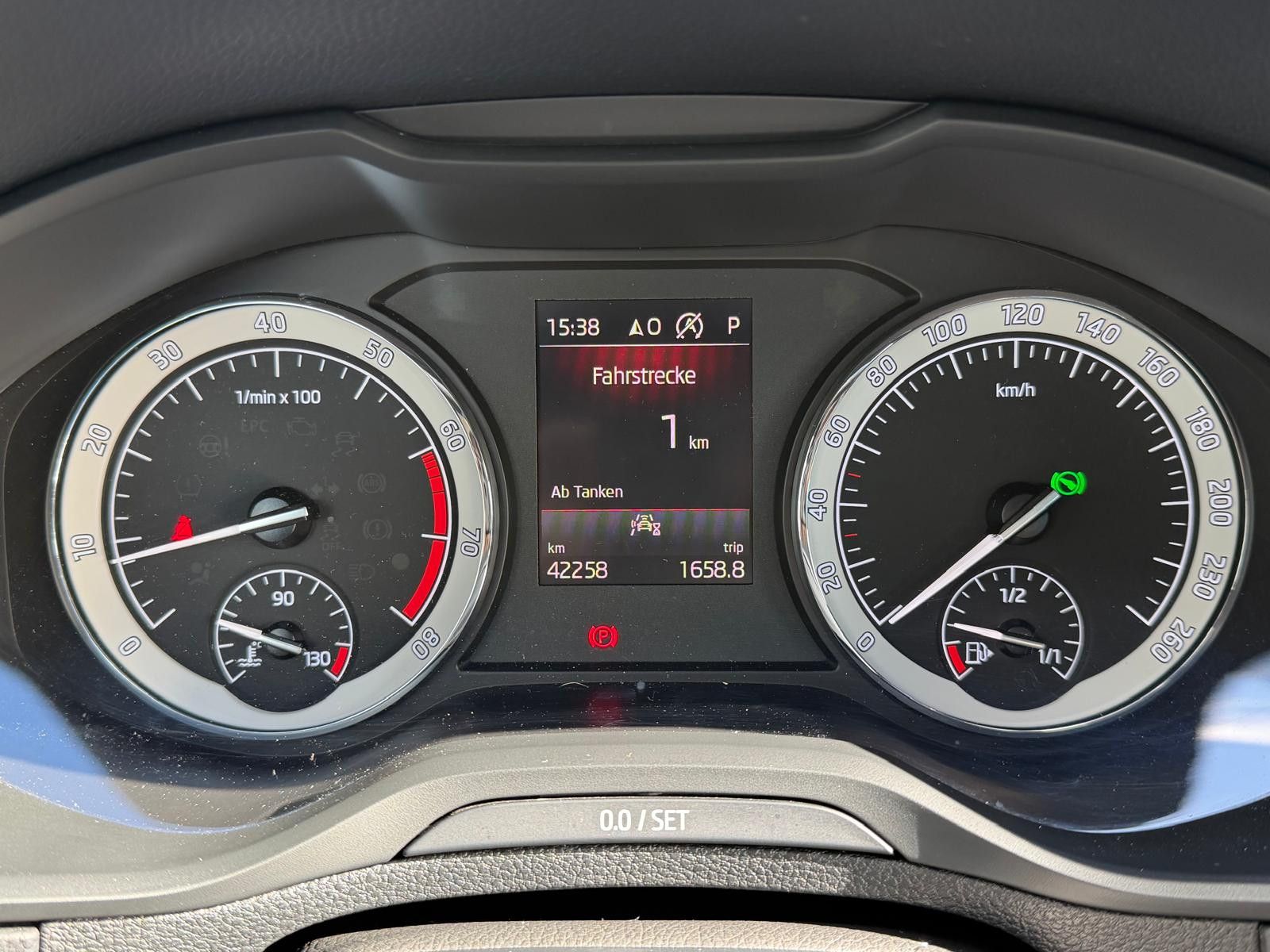 Fahrzeugabbildung SKODA Karoq 2.0TSI Sportline 4x4 DSG LED+NAVI+SHZ+TEMP