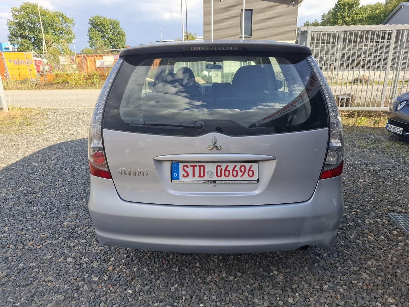 Mitsubishi Grandis 2005 — photo 21
