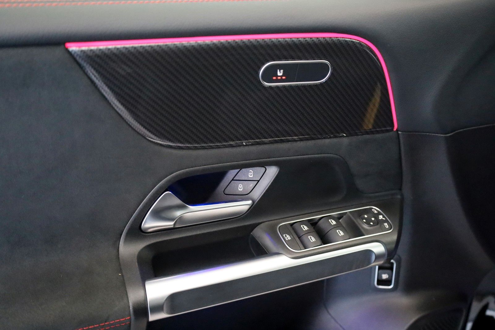 Fahrzeugabbildung Mercedes-Benz GLB 200d AMG-line,T.Leder,Navi,LED,SH,Kamera,AHK