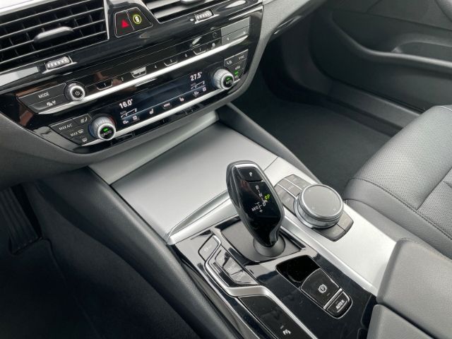 Fahrzeugabbildung BMW 520 d Mild-Hybrid xDrive Autom. Kamera, Sitzheiz