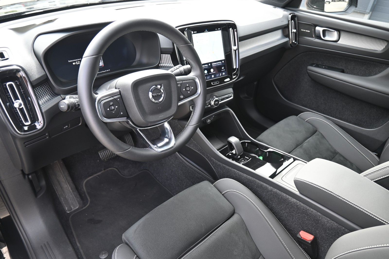Fahrzeugabbildung Volvo EX40 Ultra Black Edt Single Motor Extended Range