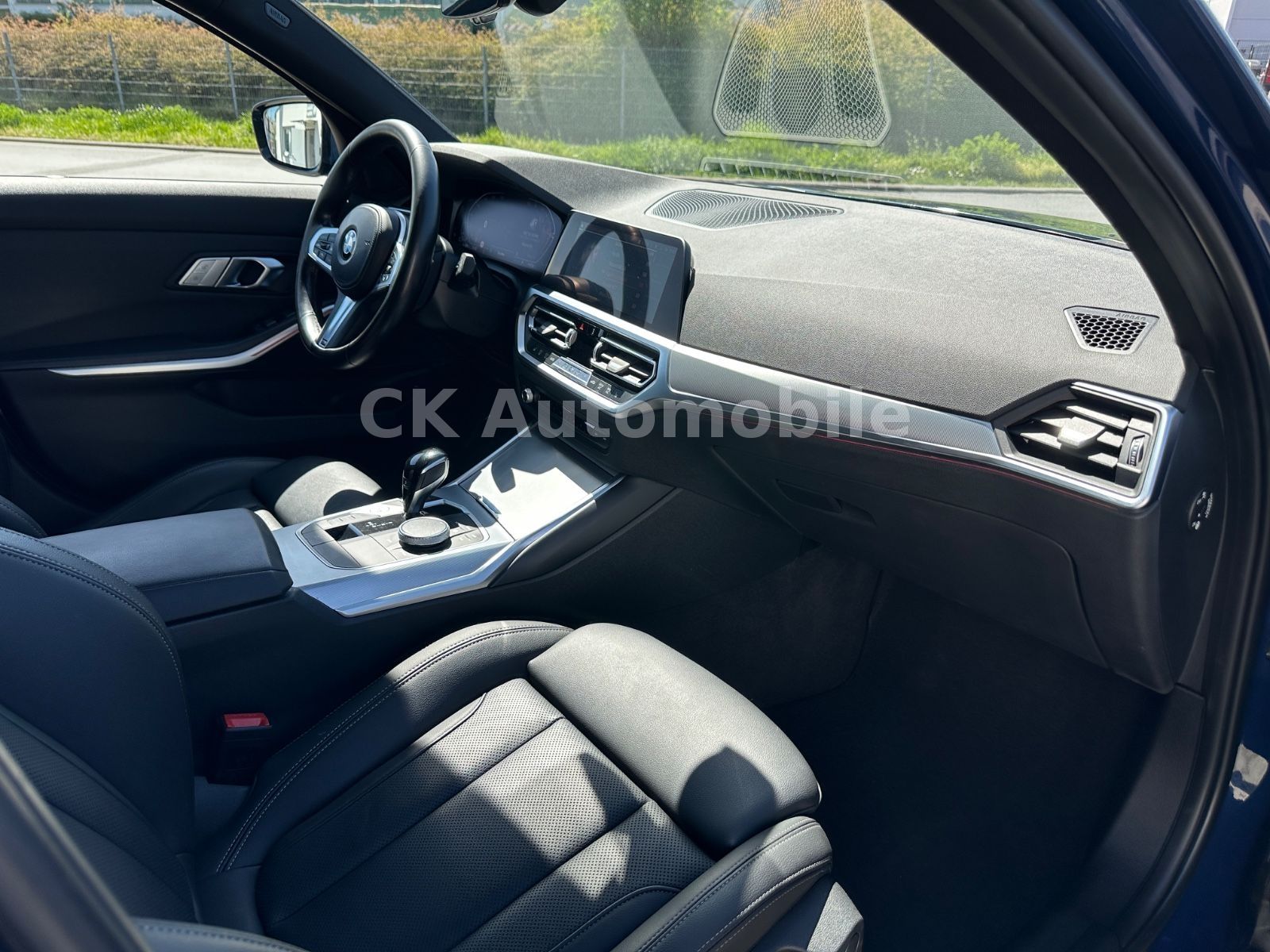 Fahrzeugabbildung BMW 318d Touring Sport-Line/Shadow-Line/Navi/Laser
