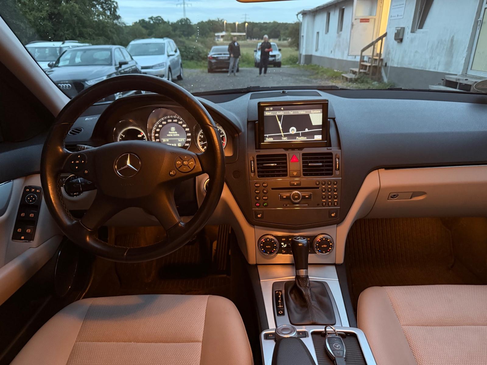 Mercedes-Benz C180 2009 — photo 20