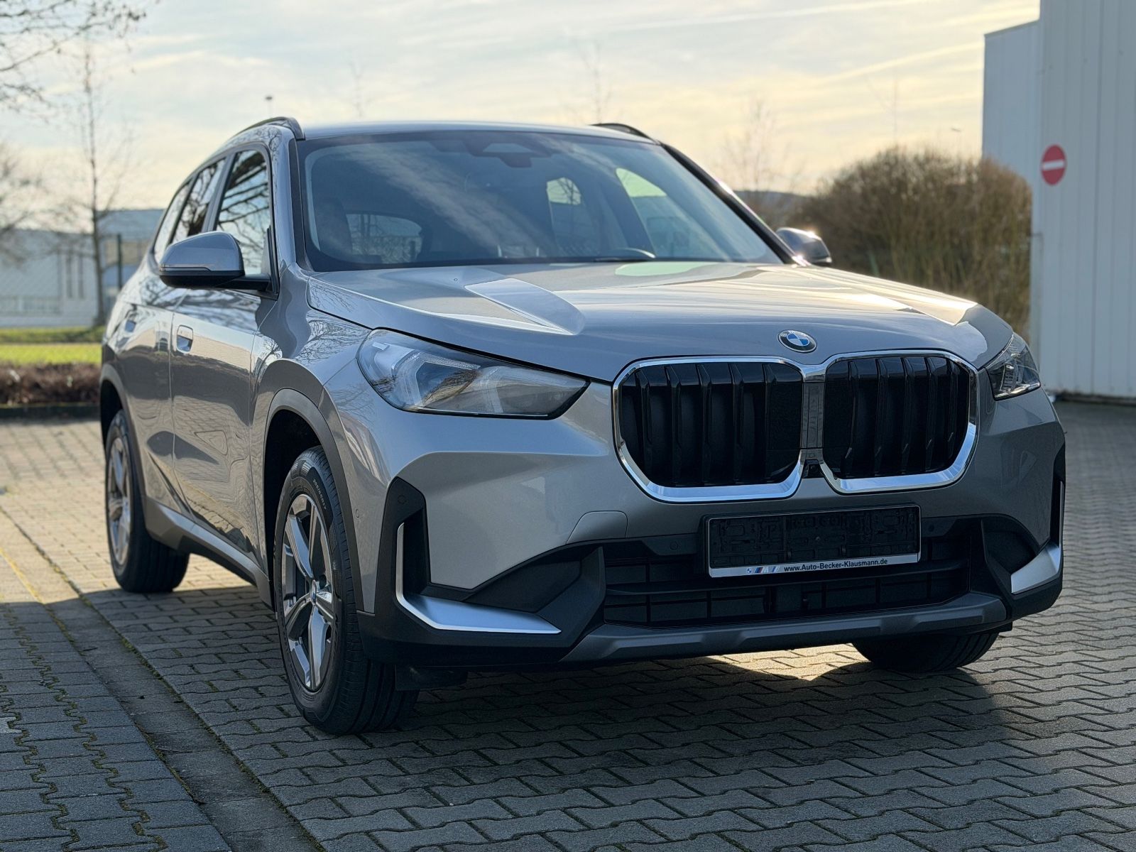 BMW X1 18d LED SPORT VOLLLEDER NAVI HARMAN foto 3