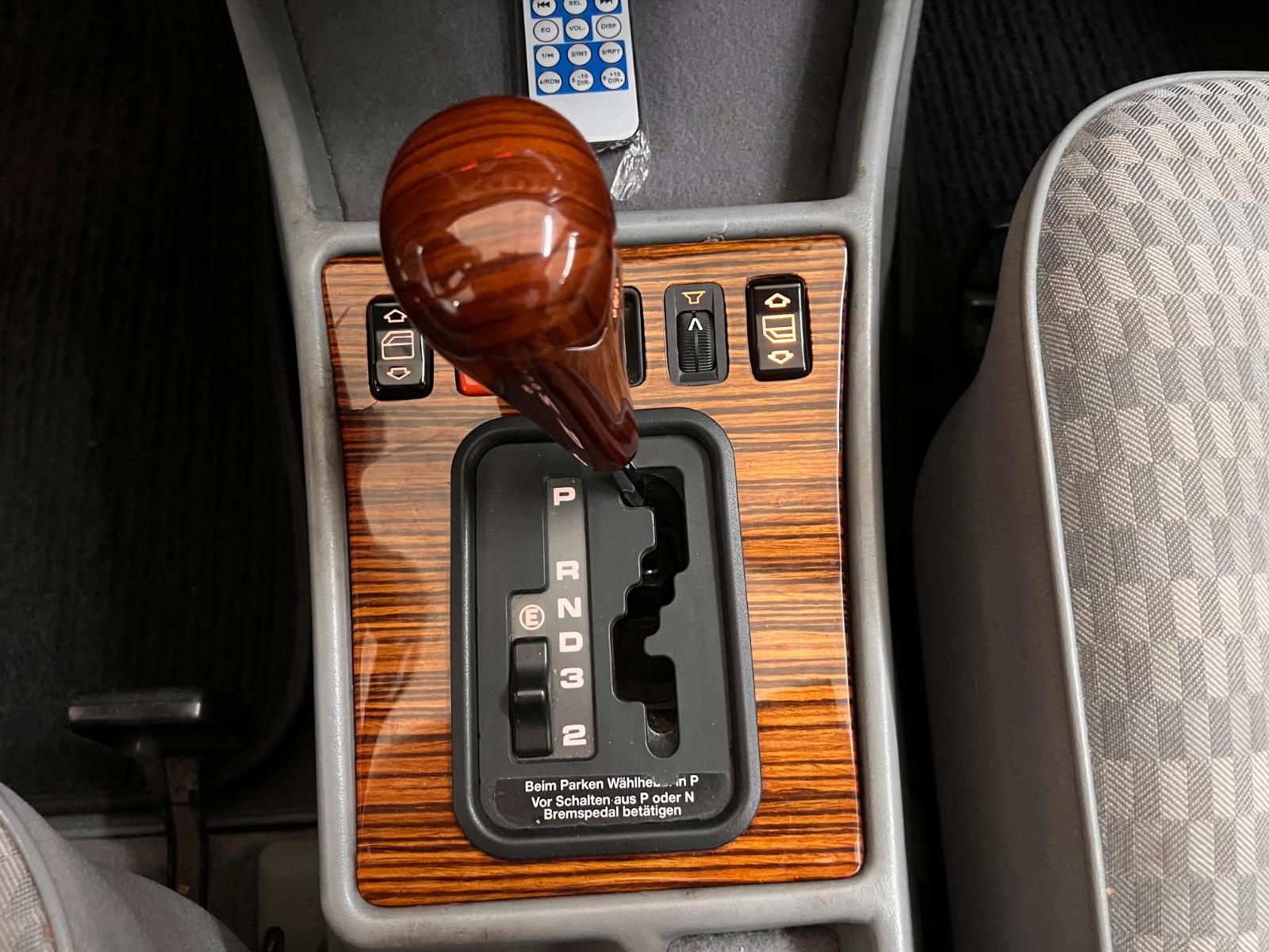 MERCEDES-BENZ - 190 - BVA 1.8 109 CV - ATTELAGE