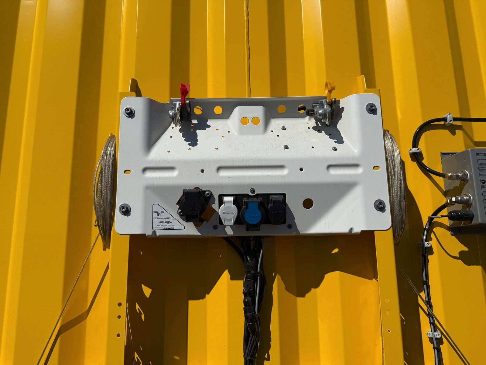 Fahrzeugabbildung Krone Schiebeplane mit IceProtect + Safe Curtain