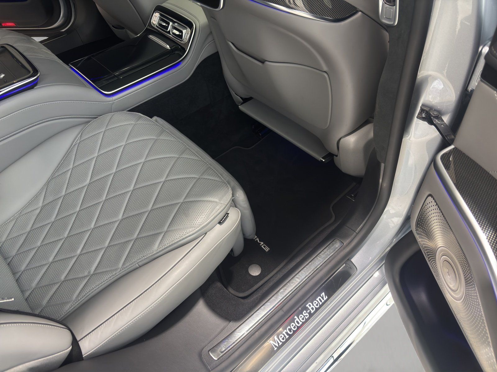 Fahrzeugabbildung Mercedes-Benz S500L 4M AMG Exclu FirstClass BurmHighEnd FondTV