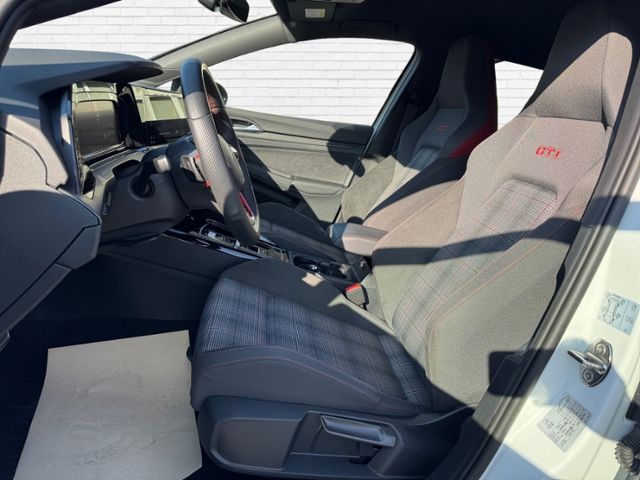 Fahrzeugabbildung Volkswagen Golf VIII GTI 2.0 TSI DSG KLIMA LED ALU