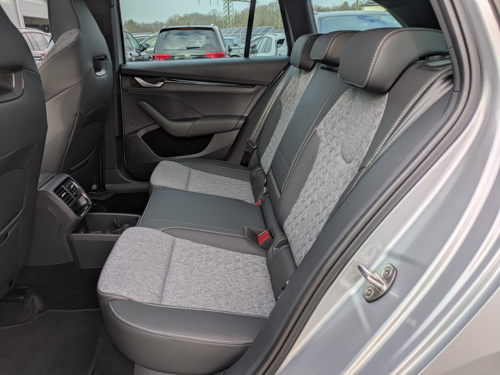 Fahrzeugabbildung SKODA Octavia 1.5 DSG Sportline PANO*MATRIX*AHK*5J.GAR