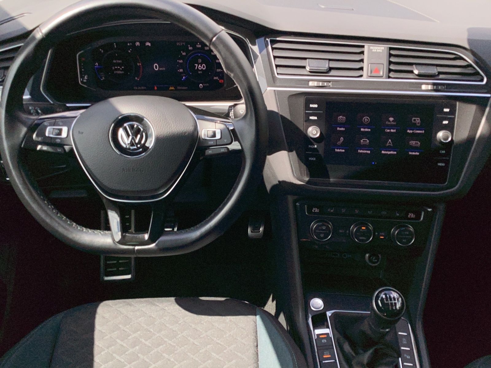Fahrzeugabbildung Volkswagen Tiguan TDI IQ.DRIVE AHK Kamera ACC