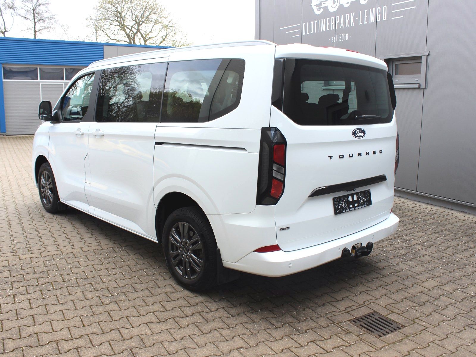 Fahrzeugabbildung Ford Tourneo Custom Plug-in Hybrid 340 L1 Titanium
