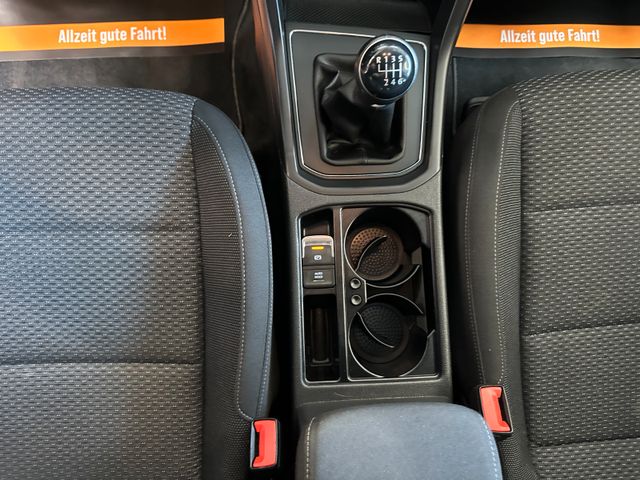 MYAUTOCENTER – Gebraucht- und Jahreswagen mit Werkstattservice in Pfaffenhofen Volkswagen Touran *1.HAND*Tempo*Klima*AHK*PDC*
