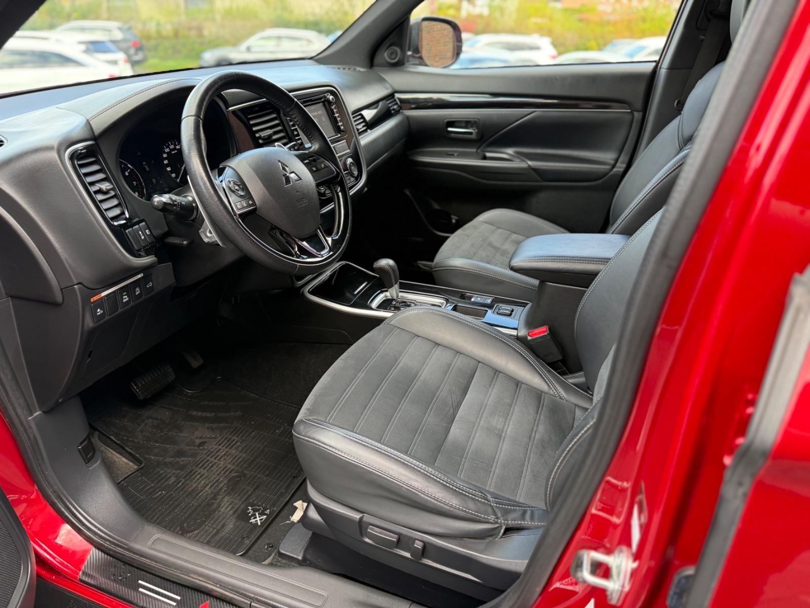 Mitsubishi Outlander 2.0CVT Active+ I LED I KAM I AHK