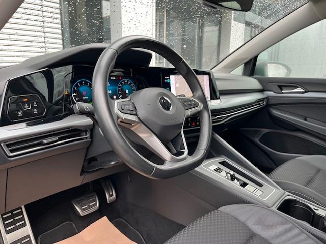 Volkswagen Golf VIII Lim. 1.5 eTSI DSG Active