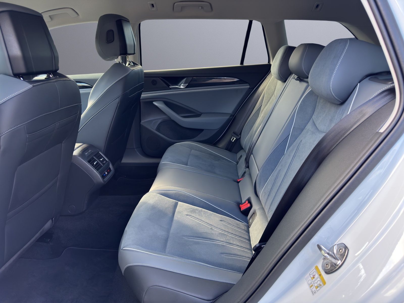 Volkswagen Passat Variant - Bild 15